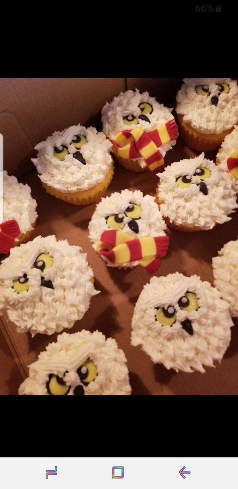 Harry Potter Cupcakes Ideas Easy, Harry Potter Inspired Desserts, Harry Potter Theme Cupcakes, Harry Potter Wedding Cupcakes, Harry Potter Cupcake Ideas, Harry Potter Cupcake Cake, Harry Potter Birthday Cupcakes, Harry Potter Baking Ideas, Hedwig Cupcakes