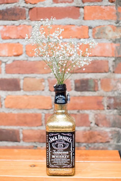 Jack Daniels Wedding, Festa Jack Daniels, Jack Daniels Party, Jack Daniels Birthday, Lenexa Kansas, Simple Centerpieces Diy, Pig Pickin, Jack Daniels Bottle, Biker Wedding