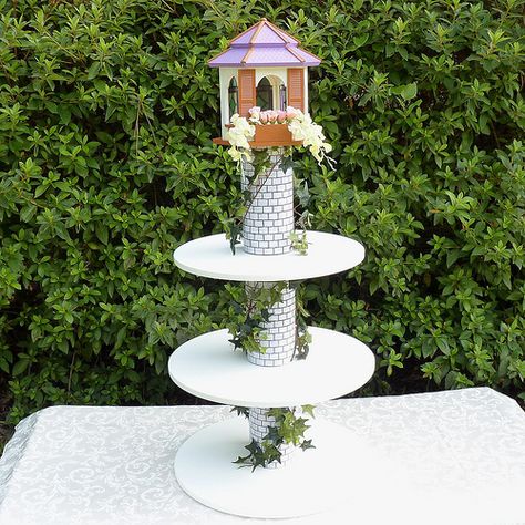 Rapunzel Cupcake Tower | Girl's Rapunzel/Princess Birthday P… | Flickr Tangled Cupcakes, Rapunzel Cupcakes, Porta Cupcakes, Rapunzel Birthday Cake, Bolo Rapunzel, Tangled Wedding, Princess Birthday Decorations, Tangled Birthday Party, Rapunzel Birthday Party