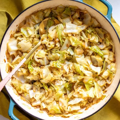 Sauteed Cabbage with Onions (The Best Easy Southern Recipe) Southern Cornbread Salad, Cabbage Recipes Southern, Sliced Cabbage, Cabbage Side Dish, Southern Fried Cabbage, Crispy Baked Chicken Thighs, Sauteed Cabbage, Crispy Baked Chicken, Cooked Cabbage