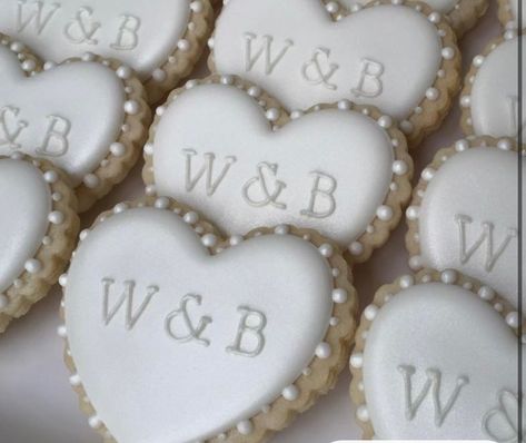 Wedding Cookies Decorated Simple, Wedding Cookies Decorated, Black And White Wedding Theme, Snowflake Wedding, White Wedding Theme, Sugar Cookie Designs, Cookies Decorated, Wedding Cookies, Wedding Desserts