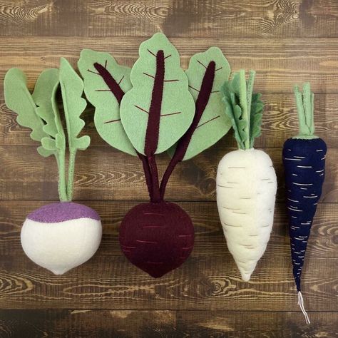 Felt Vegetables, Felt Fruit, Handmade Stuffed Toys, Finding A Hobby, Felt Play Food, Felt Food, Felt Patterns, Felt Christmas Ornaments, Root Vegetables