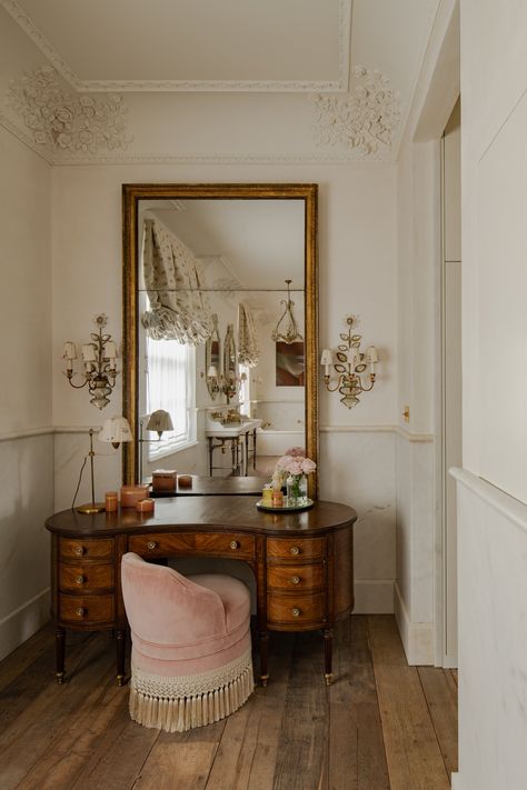 Work — Charlotte Boundy Cottage Makeup Vanity, Makeup Storage Vanity, Vanity Room Aesthetic, Charlotte Boundy, Small Bedroom Vanity Ideas, Vintage Makeup Table, Antique Makeup Vanity, Makeup Vanity Aesthetic, Makeup Interior Design