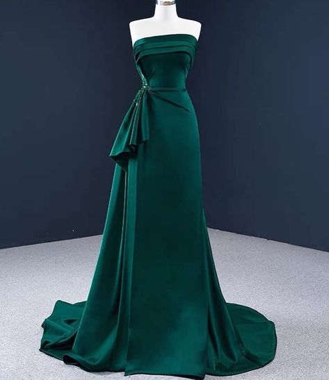 Green Satin Prom Dress, Military Dresses, Strapless Prom Dresses, Emerald Green Dresses, 파티 드레스, Satin Evening Dresses, Aesthetic Background, Pretty Prom Dresses, Satin Prom Dress