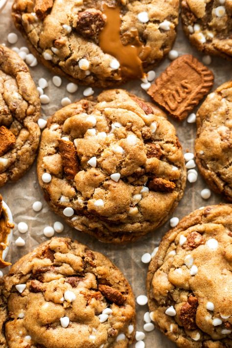 These soft cookie butter cookies are stuffed with crushed Biscoff cookies and gooey white chocolate chips with molten cookie butter centers and crisp chewy edges. They're unbelievably vegan and dairy free too! White Chocolate Cookie Butter Cookies, Vegan Cookie Butter, Sugar Free Vegan Desserts, Cookie Butter Cookies, Gluten Free Vegan Recipes Desserts, Vegan Dessert Bars, Eggless Cookie Recipes, Biscoff Recipes, Large Cookies