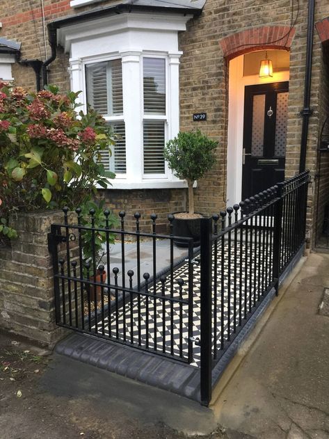 Victorian Gates - The Great Gate Company Victorian Terrace Pathway, Victorian Fence, Terraced House Front Garden, Front Door Fence, Front Pathway, Victorian House London, Victorian Gate, Victorian Terrace Garden, Door Planters