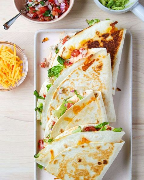 The Chicken Taco Tortilla Hack Courtesy Of Tik Tok Beach Day Food, Taco Tortilla, Tortilla Hack, Beach Snacks, Chicken Wrap Recipes, Beach Dinner, Chicken Wrap, Shredded Chicken Recipes, Vacation Meals