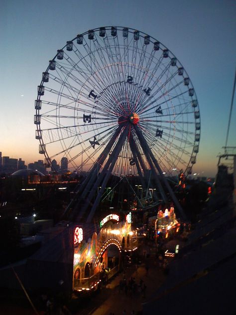 Texas State Fair- Loved going here, just made october that much better! The crazy food, the texas-shaped nachos, the farm animals, the car shows, the rides, the cool weather! Texas State Fair Aesthetic, Dallas Landmarks, Texas Fair, Texas State Fair, Crazy Food, Ferris Wheels, Texas Places, Texas Forever, Loving Texas