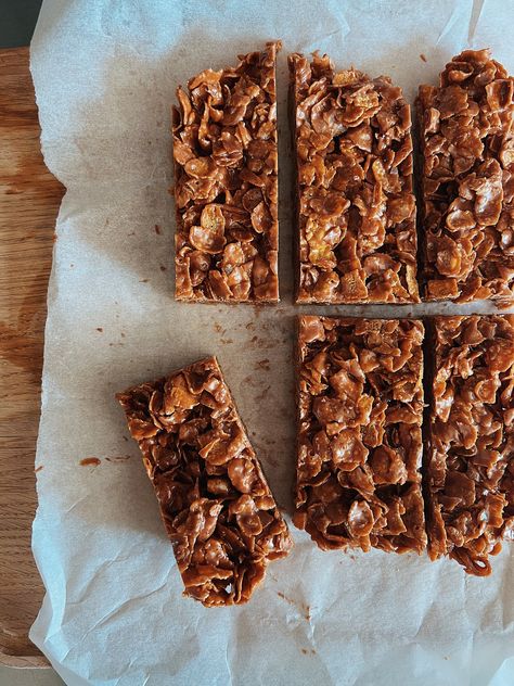 Mars Bar Cornflake Cake Recipe — Sweet Monday Mars Bar Cake, Cornflake Cakes, Chocolate Cornflake Cakes, Cornflake Recipes, Cornflake Cake, Mars Bar, Recipe Sweet, Chocolate Delight, Golden Syrup