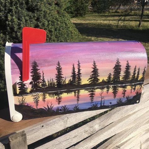 Hand Painted Purple Sunset Mailbox Painted Mailboxes Ideas, Painted Mailbox Ideas Diy, Mailbox Paintings, Mailbox Painting Ideas, Creative Mailbox Ideas, Painting Mural Ideas, Funny Mailboxes, Mailbox Art, Painted Mailbox