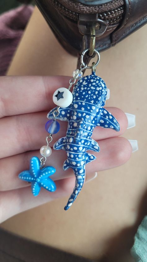 Crochet Shark Keychain, Beach Clay Ideas, Things For My Room, Cute Stuff To Make, Polymer Clay Ideas For Beginners, Paper Mache Ideas, Beachy Accessories, Kule Ting, Gelang Manik-manik