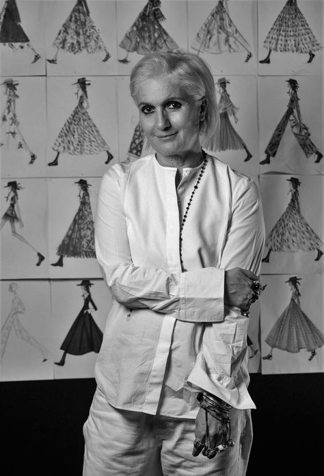 Maria Grazia Chiuri born 1964 Italy. Worked for Fendi in 1989. In1999 Valentino, in 2008 (with Pierpaolo Piccioli) Creative director at Valentino. Since 2016 Creative director at Dior. Known for her yougthful designs and big questions about gender, race, environment and cultures that have to reflect in fashion. Maria Grazia Chiuri Style, Dior Maria Grazia Chiuri, Maria Grazia Chiuri Dior, Pierpaolo Piccioli, Dior And I, Maria Grazia Chiuri, Maria Grazia, Fashion Face, Fashion Designers