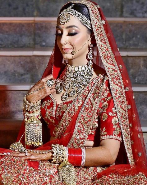 The Most Unique Necklaces We Saw On Real Brides! | WedMeGood Bridal Lehenga Red Royal Heavy, Bridal Lehenga Red Royal, Matha Patti Bridal, Sabyasachi Wedding, Bangladeshi Wedding, Jadau Jwellery, Saree Borders, Red Bride, Pakistan Clothes