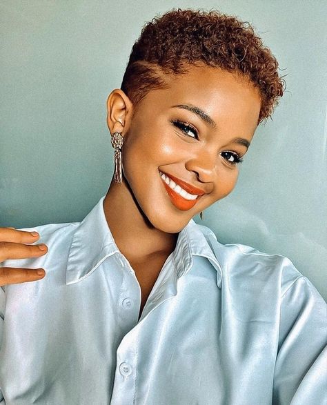 Hair Bun Ideas, Short Wig Styles, Afro Hair Bun, Low Cut Hairstyles, Short Black Natural Hairstyles, Natural Crown, Bun Ideas, Short Dyed Hair, Short Natural Haircuts