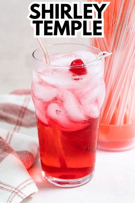 Non alcoholic Shirley Temple drink for kids in a tall glass with ice and title text overlay. Non Alcoholic Shirley Temple, Shirley Temple Drink For Kids, Alcoholic Shirley Temple, Limeade Drinks, Shirley Temple Drink, Red Drink, Quick Drinks, Gelato Recipe, Red Drinks