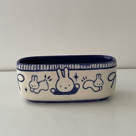 Kpop Ceramics Ideas, Ceramic Ideas Cute, Miffy Pottery Painting, Cute Pottery Ideas Painting, Ceramic Bowls Ideas, Ceramics Ideas Pottery Bowls, Miffy Pottery, Miffy Decoration, Miffy Mug