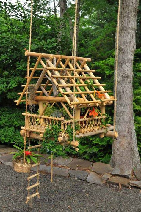 Decore Your Home With Creative DIY Bamboo Crafts-homesthetics (9) Bamboo Uses Ideas, Bamboo Crafts Diy Ideas, Bamboo Diy Ideas Decor, Things To Make Out Of Bamboo, Bamboo Garden Furniture, Diy With Bamboo, Things To Do With Bamboo, Small Bamboo House Design, Things To Make With Bamboo