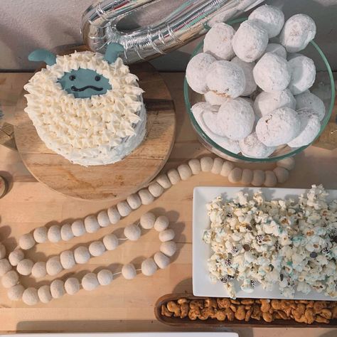 Yeti to Eat : Kids Abominable Yeti Party Food ⋆ Little Miss Martha Yeti Party Favors, Yeti Party Ideas, Yeti Birthday Party, Yeti Cake, Yeti Birthday, Yeti Party, Couple Posts, Fish Snacks, Budget Friendly Dinner