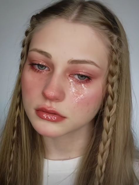 Dripping Eye Makeup, Salt Burn Makeup, Ruined Makeup Aesthetic, Just Cried Makeup, Crying Angel Makeup, Ghost Makeup Look, Tear Make Up, Scary Eye Makeup, Hungover Makeup