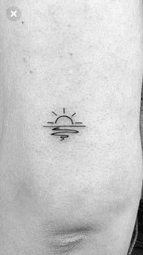 Finger Tattoos Beach, Tiny Beach Tattoos Simple, Water Finger Tattoo, Sun And Sea Tattoo Minimalist, Mini Sea Tattoo, Small Horizontal Tattoos For Women, Tiny Sunrise Tattoo, Minimalistic Beach Tattoo, Minimal Sea Tattoo