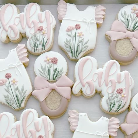 Leah Malvarose on Instagram: "Sweet little floral baby shower 🖤 • • • #decoratedcookies #customcookies #cookiesofinstagram #sugarsbyleah #floralcookies #babyshowercookies" Wild Flower Cookies Baby, Baby In Bloom Cupcakes Girl, Wild Flower Baby Shower Cookies, Floral Baby Shower Cupcakes, Baby In Bloom Sugar Cookies, Flower Baby Shower Cookies, Wildflower Baby Shower Cookies, Baby Shower Girl Cookies, Baby Cookies Decorated