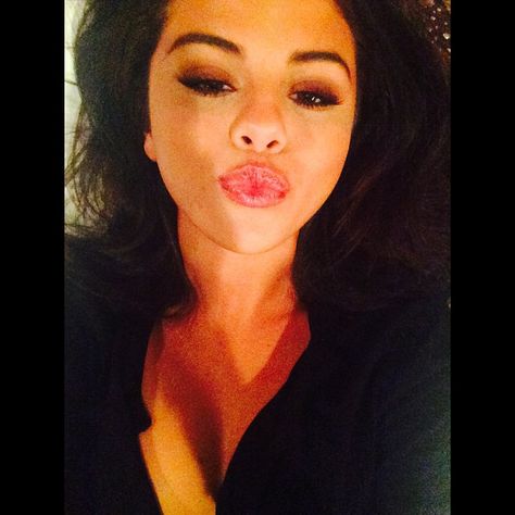 Goodnight everybody! Selena Gomez 2014, Selena Gomez Birthday, Selfie Quotes, 2013 Swag Era, Selena Gomez Cute, Kissy Face, Selena Gomez Pictures, Selena G, Marie Gomez