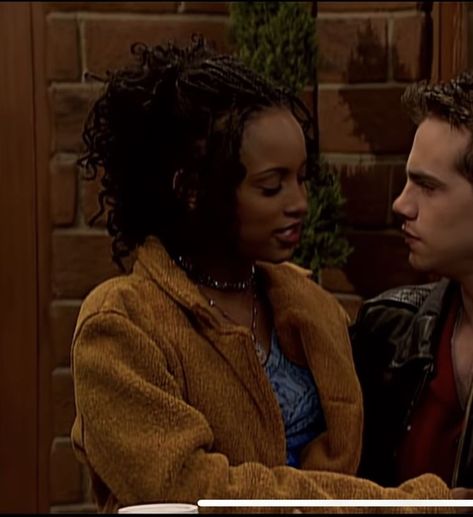 Boy Meets World Angela, Angela And Shawn, Heir Style, 90s Early 2000s Fashion, Nanny Outfit, Black 90s Fashion, 90s Makeup Look, 90s Inspired Outfits, Interracial Love