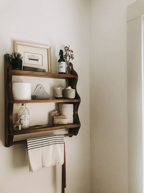 Vintage shelf for Farmhouse bathroom Wood Shelf In Bathroom, Old Country Bathroom Ideas, Bathroom Shelf Farmhouse, Above Toilet Storage Vintage, Bathroom Shelf Cabinet Ideas, Cottage Bathroom Shelves, Antique Bathroom Shelf, Bathroom Shelf Aesthetic, Vintage Bathroom Shelf