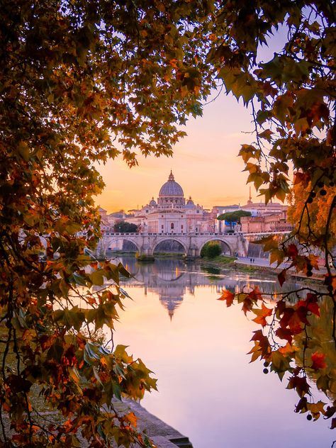 Europe Autumn, Studera Motivation, Autumn Travel, Herbst Bucket List, England Aesthetic, Trip Planner, Italy Photography, Italy Aesthetic, European Destinations