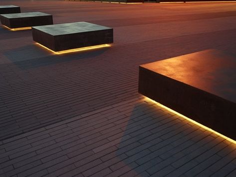 Geometric outdoor seating elements. Blitz Design, Solar Landscape Lighting, Landscape Lighting Design, Urban Lighting, Landscape And Urbanism, Urban Furniture, Street Furniture, Solar Lights Garden, Light Architecture