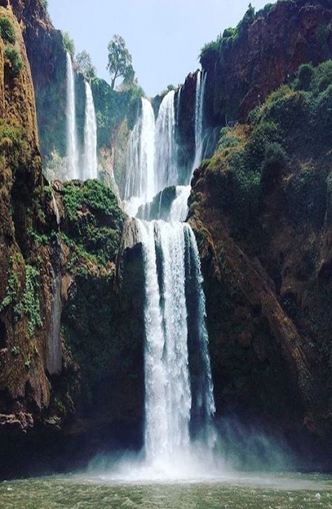 Waterfall In Mountains, Rock Wall Waterfall, Waterfall Reference Photo, Water Fall Pictures, Hawaiian Waterfalls, Waterfalls Landscape, Waterfall Cliff, Big Waterfall, Pretty Waterfall