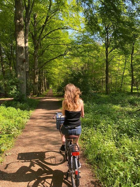 Windows Xp Wallpaper, Puffy Clouds, Quiet Girl, Spring Inspo, Spring Boards, Spring Girl, Spring Mood, Summer Goals, Spring Aesthetic