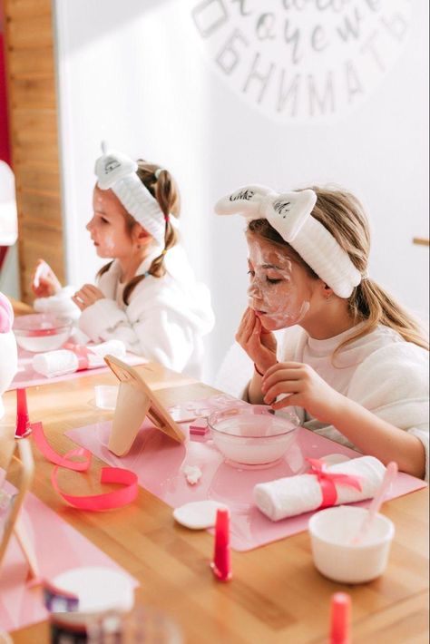 Spa Tea Party, Girls Pamper Party Ideas, Pamper Party Ideas Kids, Spa Girls Birthday Party, Kids Makeup Party, Kids Spa Party Ideas, Spa Birthday Party Ideas For Kids, Spa Day For Kids, Girls Pamper Party