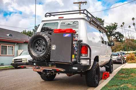 Lifted Foed E250 off-road van with a spare tire and cargo carrier. Price, specs, mods, upgrades and more photos on Offroadium! Ambulance Camper, Air Compressor Tank, Compressor Tank, Ford E250, Adventure Van, Money Pit, Lifted Ford, Van Build, Ford Van