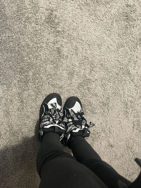 Pretty Sneakers, Trendy Shoes Sneakers, Jordan Shoes Girls, Pretty Shoes Sneakers, Shoes Outfit Fashion, Cute Nike Shoes, Fresh Shoes, Cute Sneakers, Hype Shoes