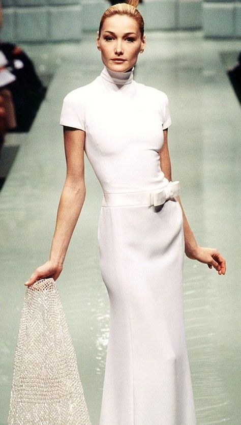 1997 Valentino haute couture. Wedding Dresses Vogue, Haute Couture Wedding Dress, Pierpaolo Piccioli, Valentino Haute Couture, Collection Couture, Vintage Valentino, Valentino Couture, High Fashion Editorial, Valentino Dress