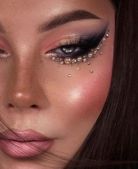 Cabaret Makeup, Edc Makeup, Mermaid Eye Makeup, Dragon Makeup, Exotic Makeup, Photography Motivation, Ball Makeup, Garden Fashion, Angel Makeup