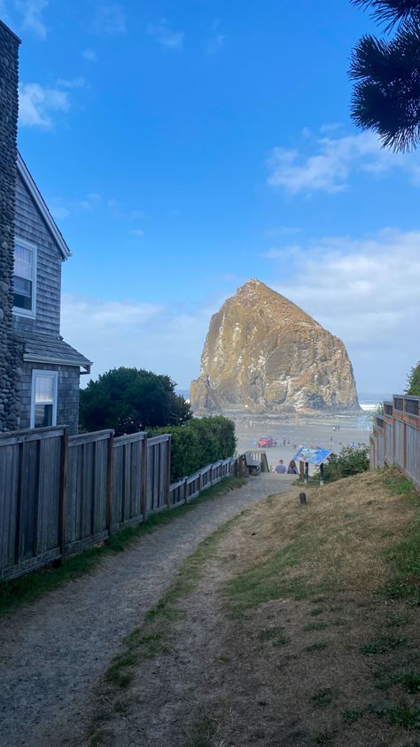 Oregon Cannon Beach, Oregon Coast Surfing, Cannon Beach Oregon Aesthetic, Pnw Beach House, Oregon Picture Ideas, Pacific Coast Aesthetic, Pnw Coast Aesthetic, House In Oregon, Summer In Oregon