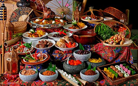 Ramadan Buffet Decoration, Ramadhan Photography, Thai Buffet, Ramadan Buffet, Malay Traditional, Outdoor Buffet, Buffet Set Up, Buffet Table Decor, Buffet Decor