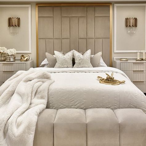 Wall Fabric Headboard, Neutral And Gold Bedroom Decor, Full Headboard Ideas, Luxury Beige Bedroom, Mink Bed Bedroom Ideas, Large Headboard Bedroom, Gold Theme Bedroom, Abstract Headboard, White And Gold Bedroom Ideas