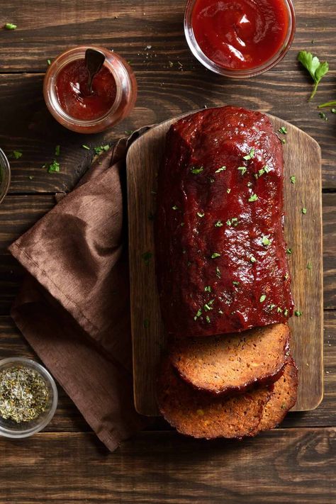 Meatloaf Internal Temperature Guide (How to Tell When Meatloaf is Done) Internal Temp For Meatloaf, Meatloaf Temperature, Pork Meatloaf, Moist Meatloaf, Meatloaf Sauce, Perfect Meatloaf, How To Make Meatloaf, How To Cook Meatloaf, Lipton Onion Soup Mix