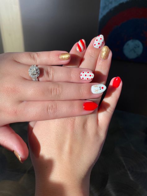 Red And Gold Christmas Nails, Gold Christmas Nails, Nails Dots, Nailart Christmas, Red And Gold Christmas, Red Christmas Nails, Polka Dot Nails, Dots Nails, Gold Christmas