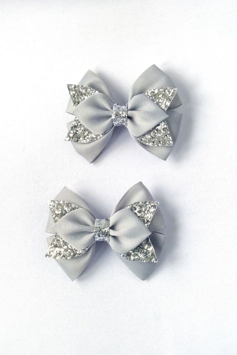 This gray hair bow will be a beautiful addition to a smart or casual look. It will add the finishing touch to any outfit! Perfect for special occasions and holidays. Bow size: 3,5 inches (9 cm). Hair Bows Diy Ribbon, Hair Bows For Girls, Pigtail Bows, Bows For Girls, Bow Template, Bows Diy Ribbon, Diy Bags Patterns, Glitter Hair Bows, Holiday Bows