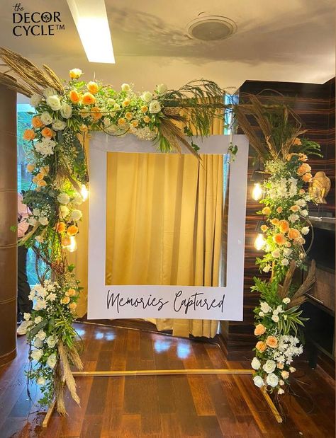 Photo Booth With Flowers, Photobooth Ideas For Birthday Party, Haldi Back Drop Ideas, Photo Booth Setup Ideas, Diwali Party Backdrop Ideas, Haldi Photobooth Decor, Photo Booth Flowers, Photo Backdrop Wall Ideas, Photo Wall Event Ideas