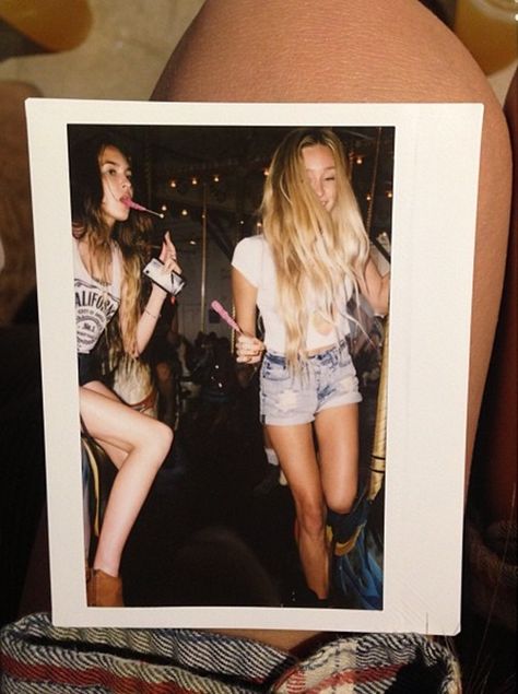 Best friends are forever bff blonde brunette carousel fun summer party 2016 Tumblr, 2016 Tumblr Outfits, Young Wild Free, Bff Goals, Tumblr Outfits, Bff Pictures, Friend Goals, Gal Pal, Best Friend Goals