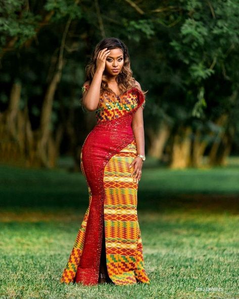 Kente Styles for Engagement 2021 - Top 20 Kente Styles Kente Corset, Ankara Corset, African Formal Dress, Robe Kente, Latina Outfit, Kente Dress, Long African Dresses, Dress Pictures, Best African Dresses