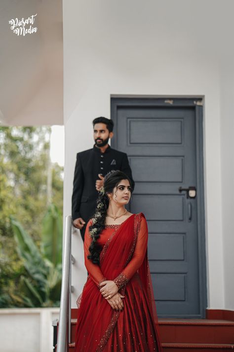 Christian Bride Engagement Dress, Hindhu Engagement Kerala Dress, Kerala Engagement Couple Dress, Engagement Photos Kerala, Engagement Saree Kerala, Christian Engagement Dress For Bride, Kerala Traditional Engagement Dress, Kerala Engagement Dress Hindus, Kerala Christian Engagement Dress