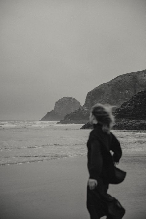 Moody photgraphy Moody Weather Photography, Artistic Beach Photos, Wild Beach Aesthetic, Moody Aesthetic Pictures, Black And White Classy Photography, Foggy Beach Photoshoot, Moody Fashion Aesthetic, Moody Editorial Photography, Moody Lifestyle Photography