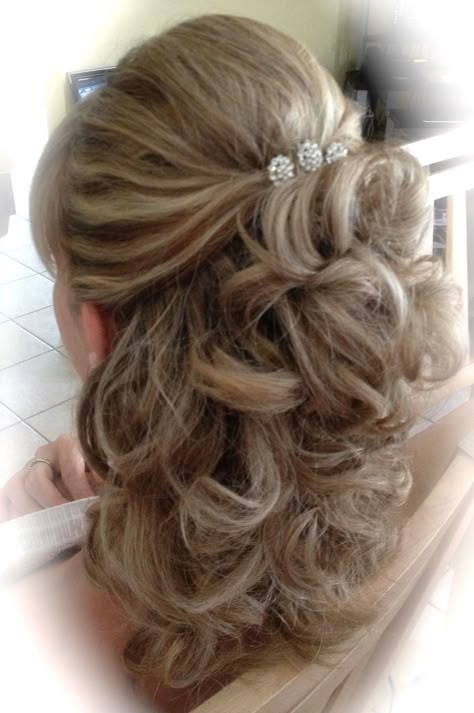 Mother Of The Bride Hair Shoulder Length, Mother Of The Bride Hairdos, Mother Of The Groom Hairstyles, Hair Color Caramel, Mother Of The Bride Hair, Easy Hair Updos, Best Wedding Hairstyles, Mom Hairstyles, Groom Dresses