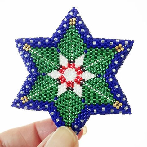 Christmas Tree Star beading tutorial Six Pointed Star, Nativity Star, Beaded Projects, Seed Bead Jewelry Patterns, Tree Star, Earrings Patterns, Christmas Tree Star, Motifs Perler, Christmas Gift List